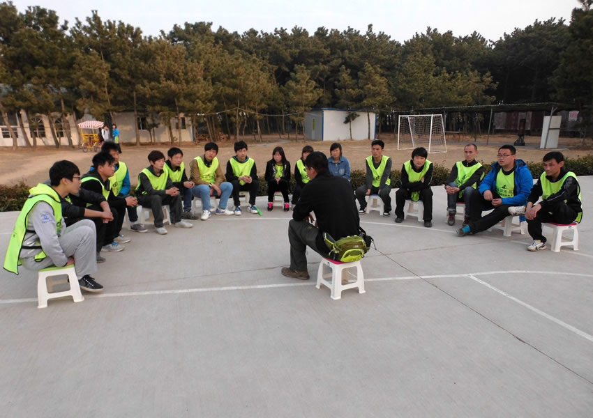 白沙工业园组织拓展训练服务促团结励毅力